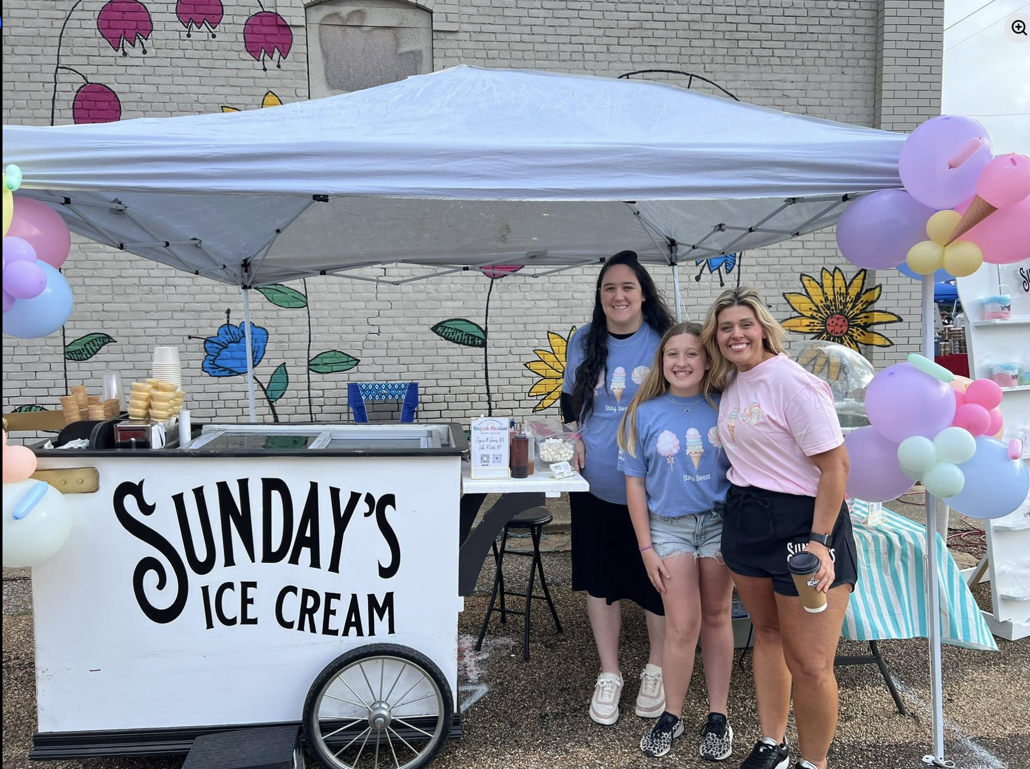 Sunday's Ice Cream booth with balloon arch